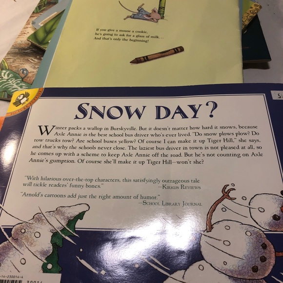 Collection of 10 Children’s soft cover Books: peanuts , Robert Munsch, Disney - Picture 11 of 11